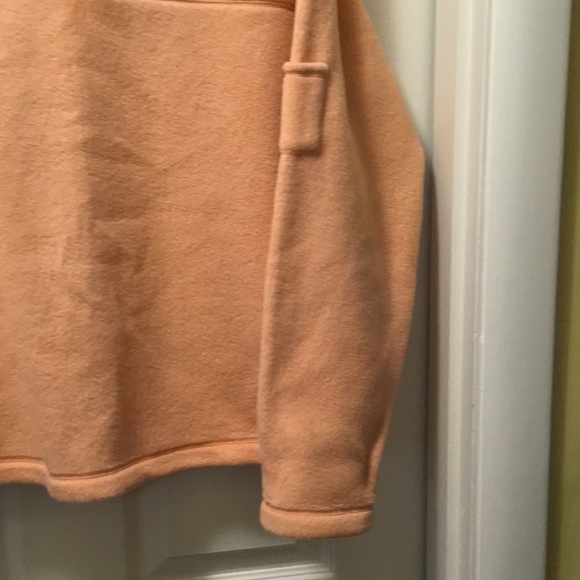 Slight used Van Heusen v-Neck fleece - Picture 3 of 5